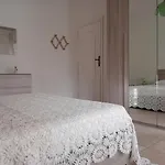 Semi-detached House, La Casa Di Marinico בית נופש